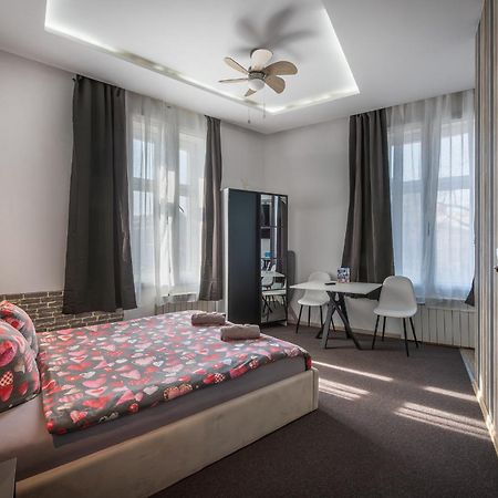 70S Guest Room Краков Экстерьер фото