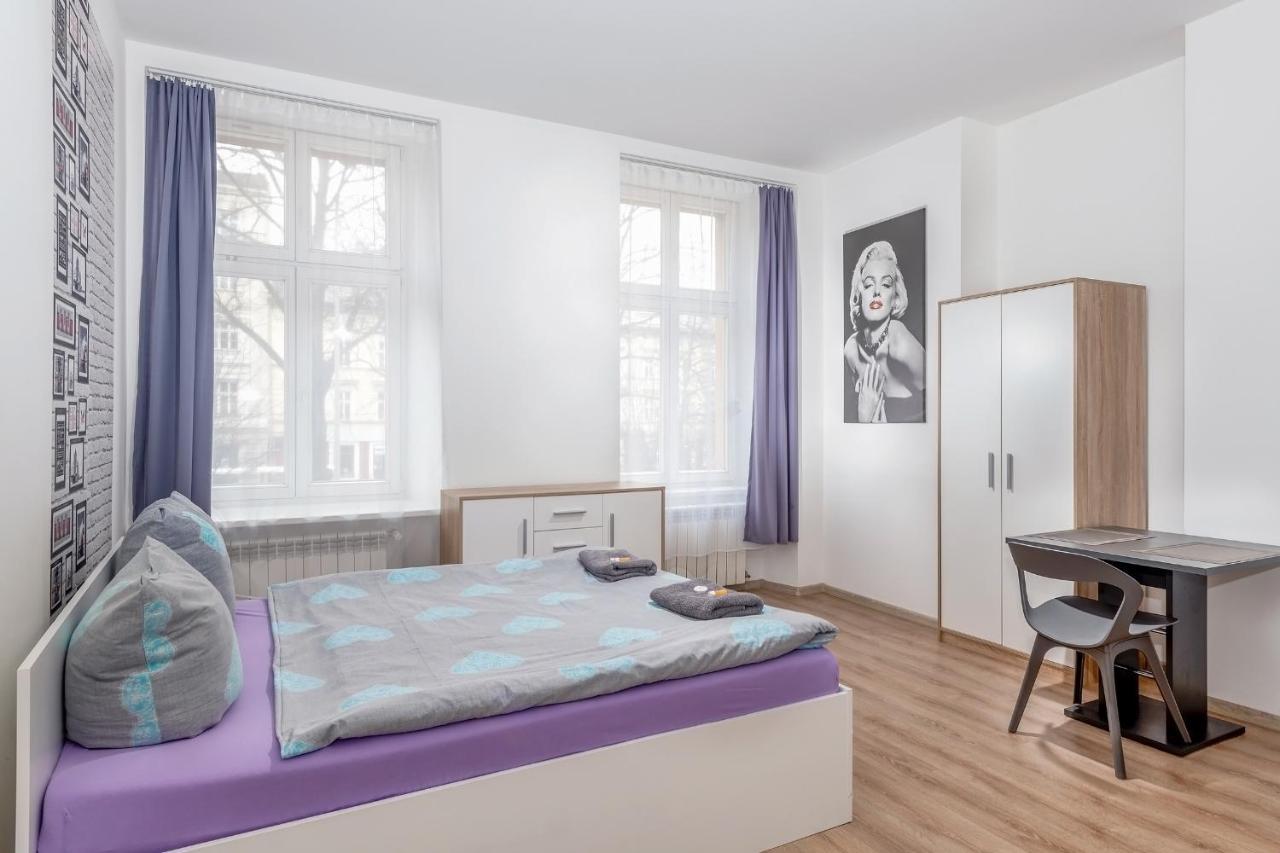 70S Guest Room Краков Экстерьер фото