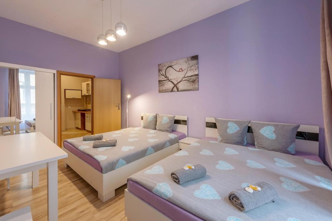 70S Guest Room Краков Экстерьер фото