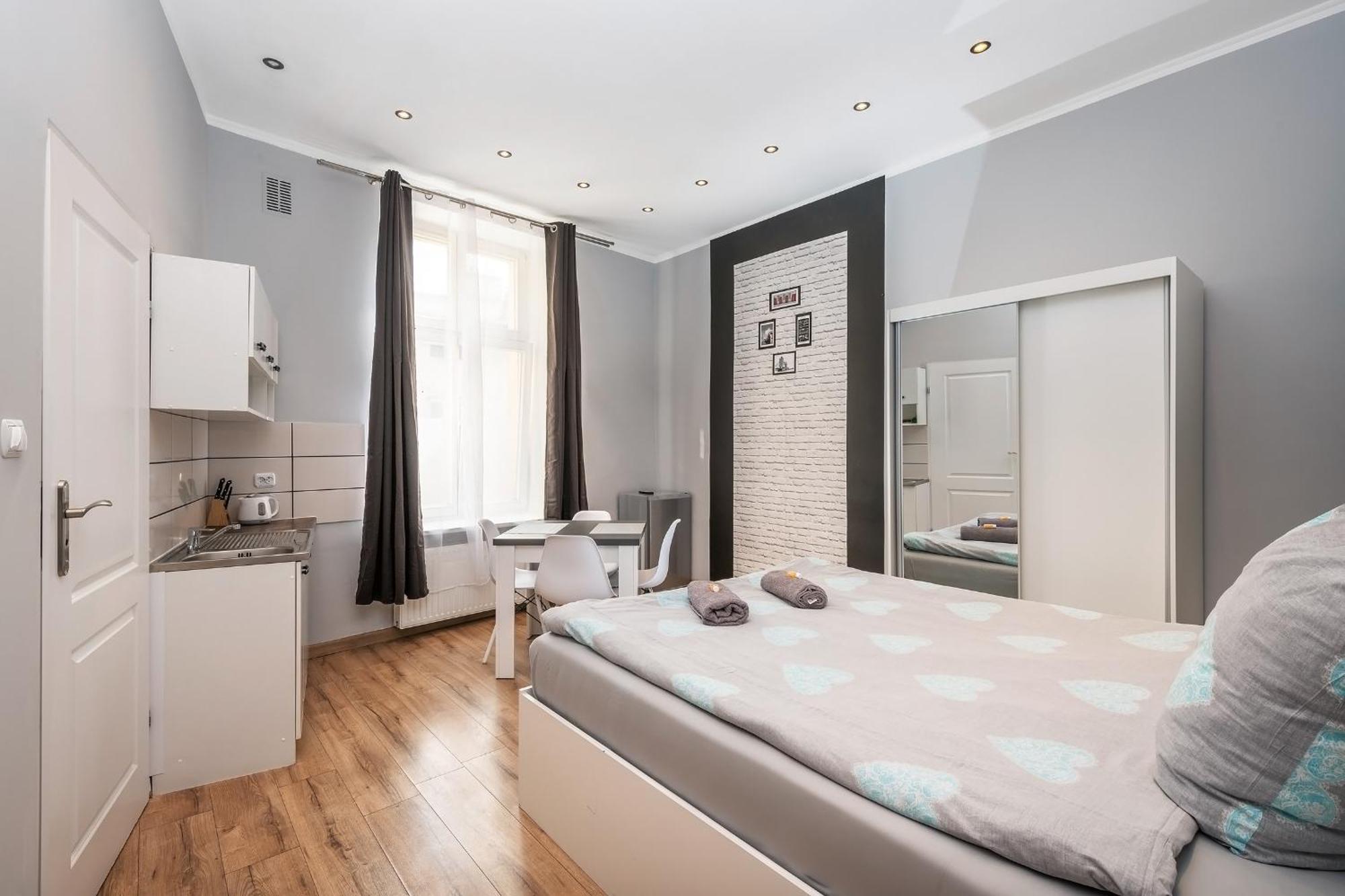 70S Guest Room Краков Экстерьер фото