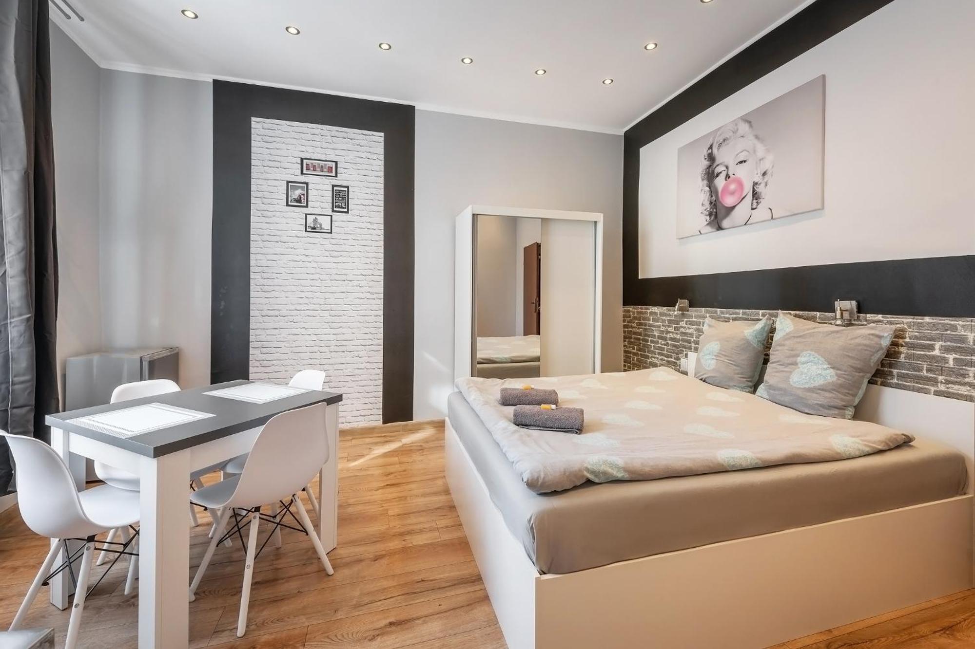 70S Guest Room Краков Экстерьер фото