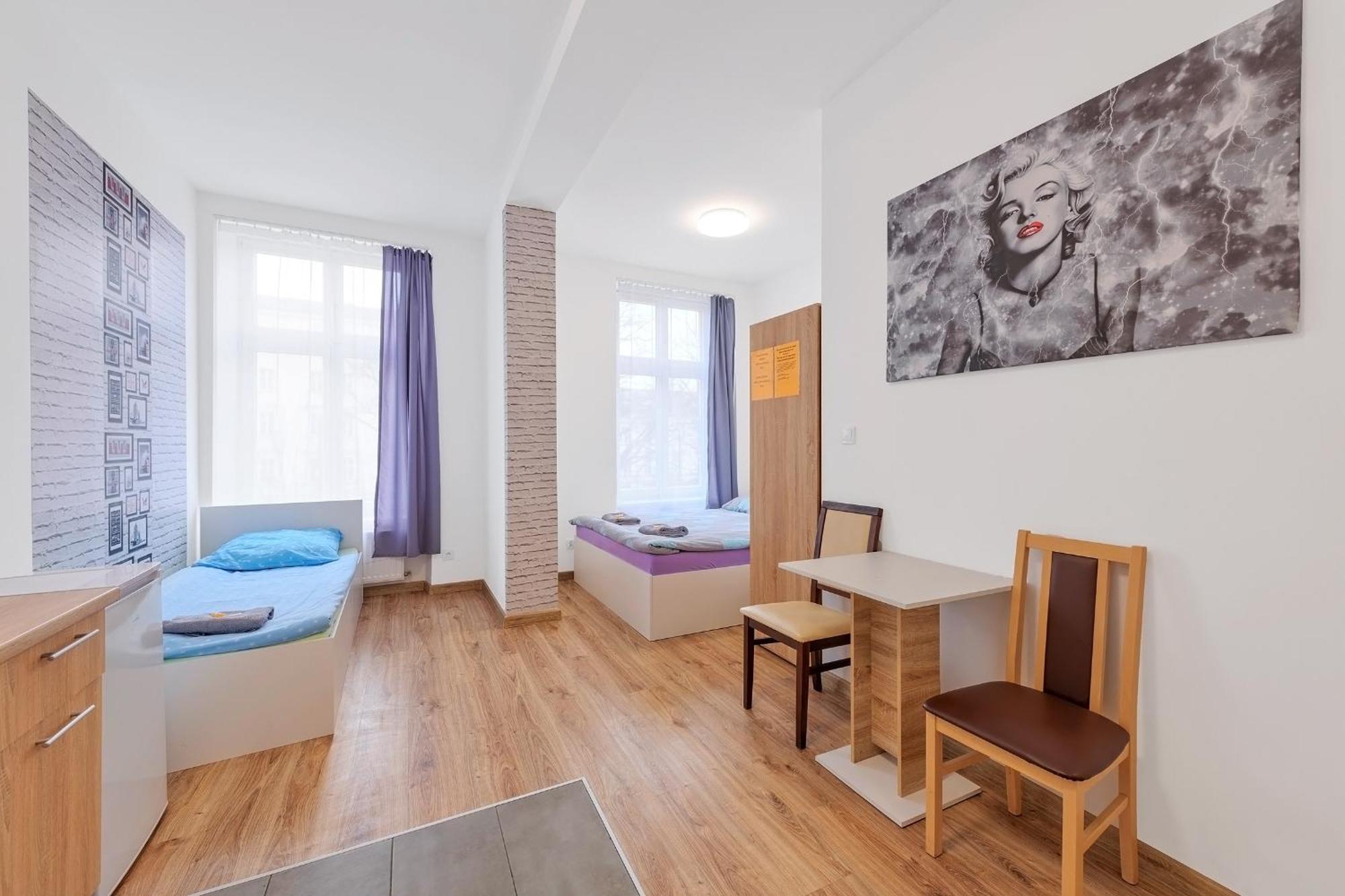 70S Guest Room Краков Экстерьер фото