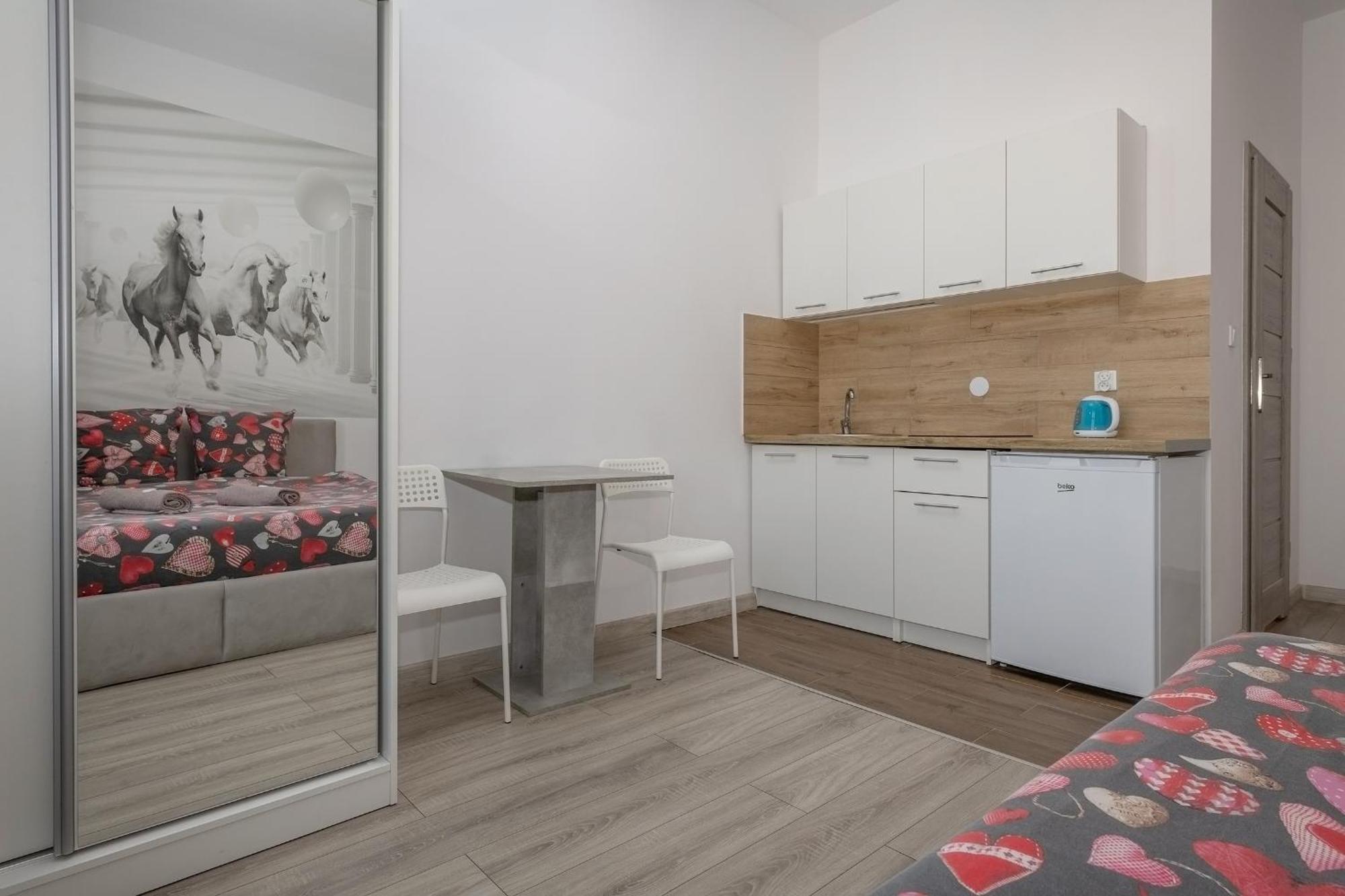 70S Guest Room Краков Экстерьер фото