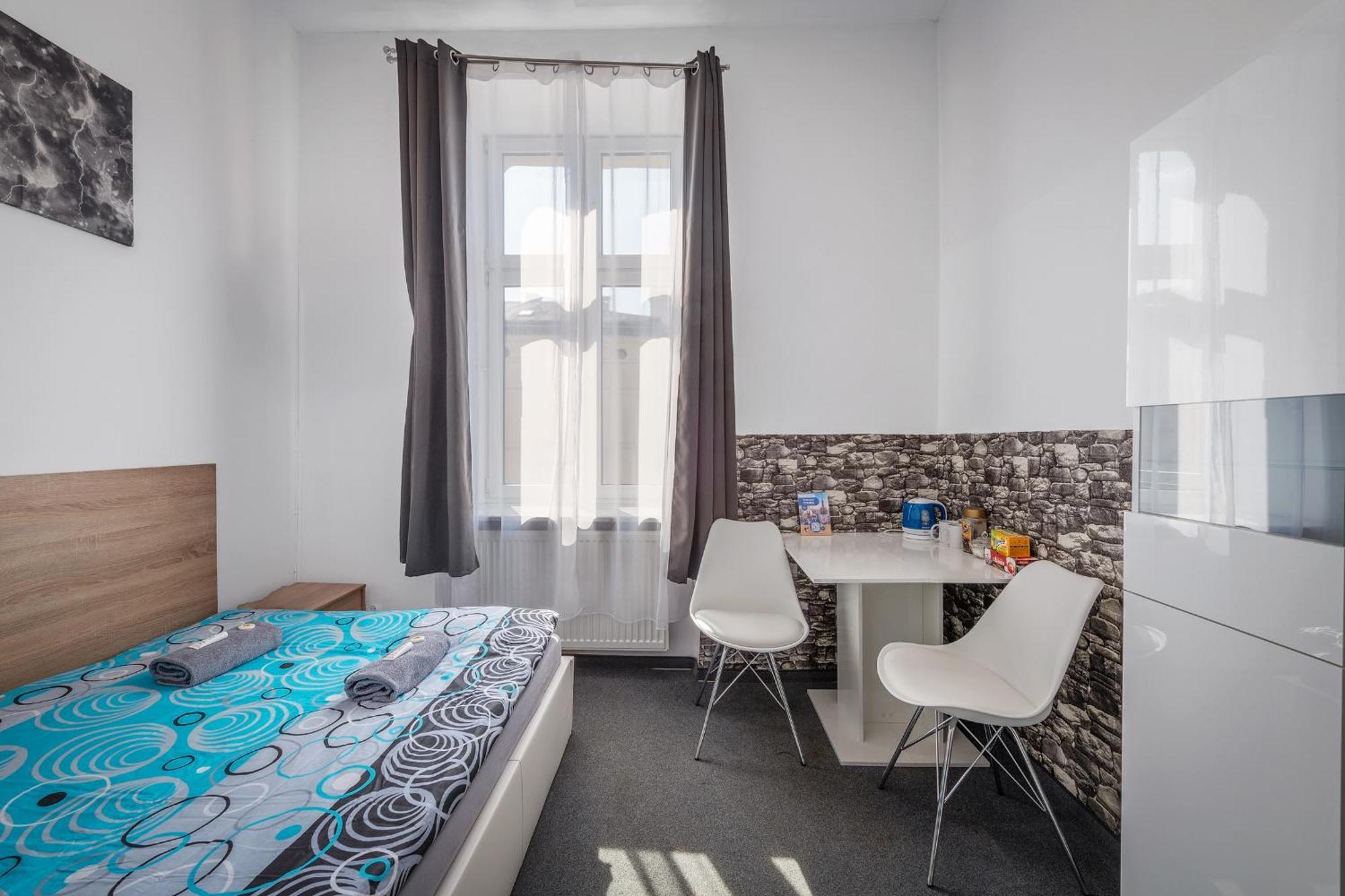70S Guest Room Краков Экстерьер фото