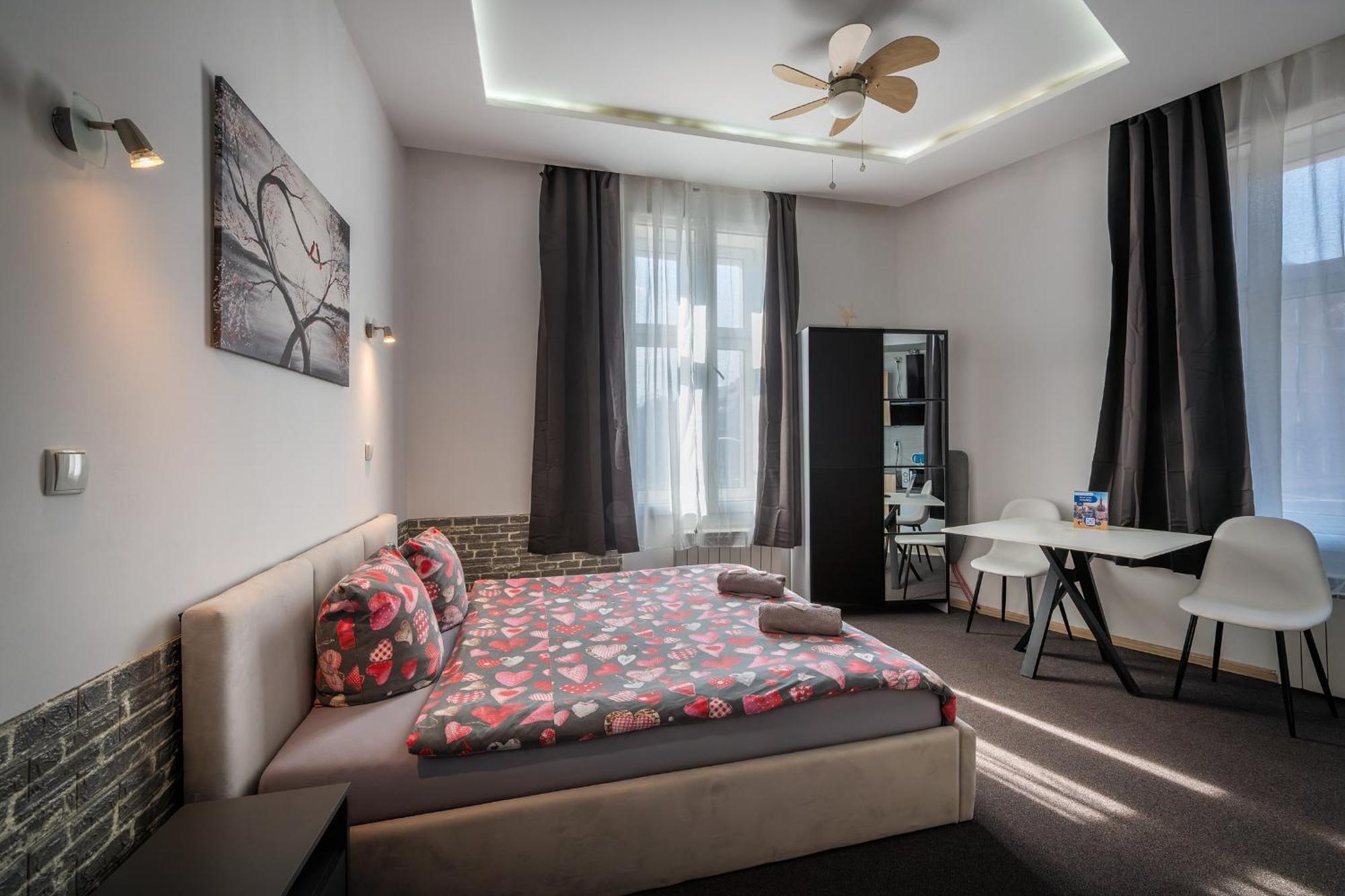 70S Guest Room Краков Экстерьер фото